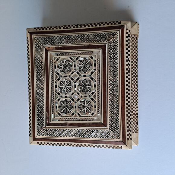 Vintage Egyptian Mother of Pearl Cigarette Case Décor in laid Wooden Musical Box - Picture 1 of 13